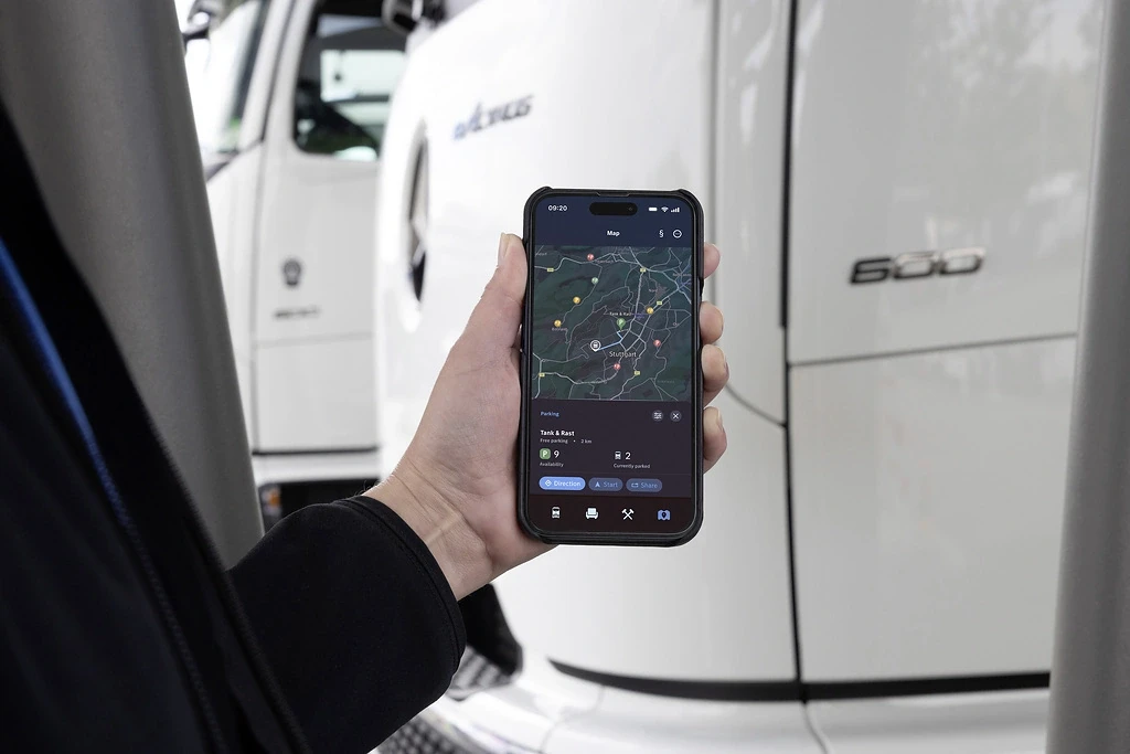 Компания Mercedes-Benz Trucks расширяет возможности приложения Remote функцией поиска мест на паркингах