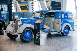 Показан редкий развозной фургон Mercedes-Benz 1952 года