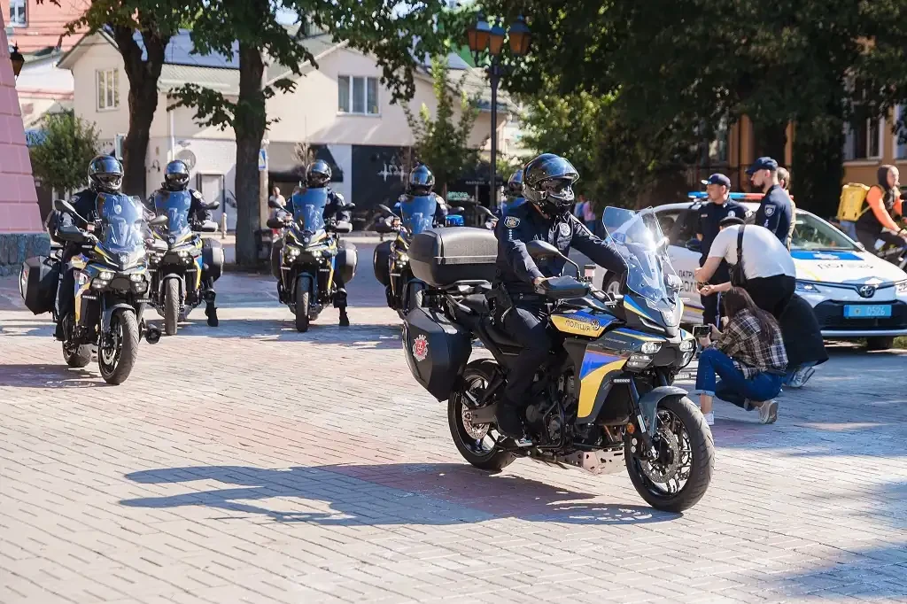 В Виннице патрульная полиция осваивает мотоциклы