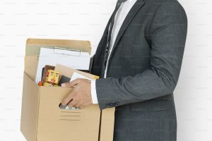 Незаконне звільнення: строки оскарження, поновлення й середній заробіток